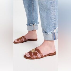 Sam Edelman Bay Cut Out Flat
Bay Radiant
Women size 10 
120.00
Dark Bourbon